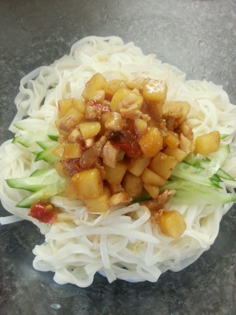 土豆丁炸酱面