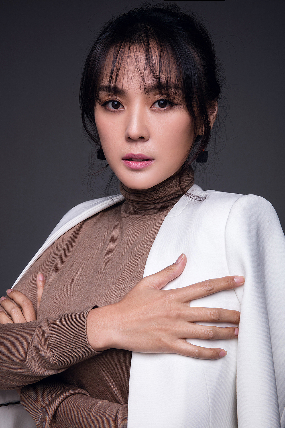  p>梁爱琪,1977年2月17日出生于山东省青岛市,中国影视演员,总政话剧