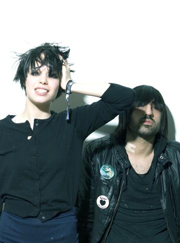  p data-id="gnwiyikehl">crystal castles,加拿大乐队组合,成员有  a