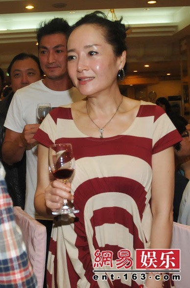  p>恬妞,原名朱凯莉,祖籍苏州,1958年1月23日生于台湾省,中国香港女