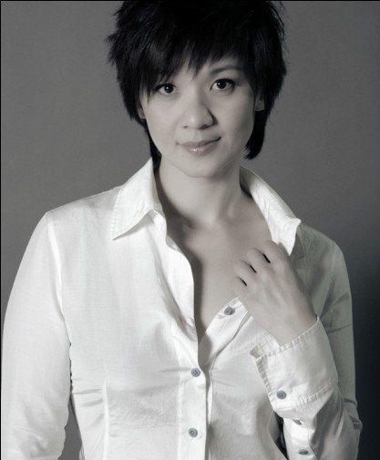  p>柯以敏(mindy quah),1972年3月30日出生于马来西亚槟城,马来西亚