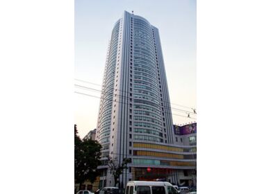  p>金港大酒店是一家按照五星级标准建造的酒店,坐落在太原并州北路上