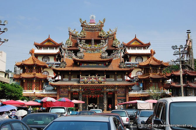  p>台中县清水紫云巖坐落于清水镇大街路,鰲峰山之西麓,东坪鰲峰山