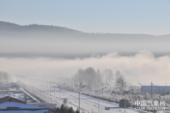  p>冰雾是由悬浮在空气中的大量微小 a href="#" data-lemmaid="