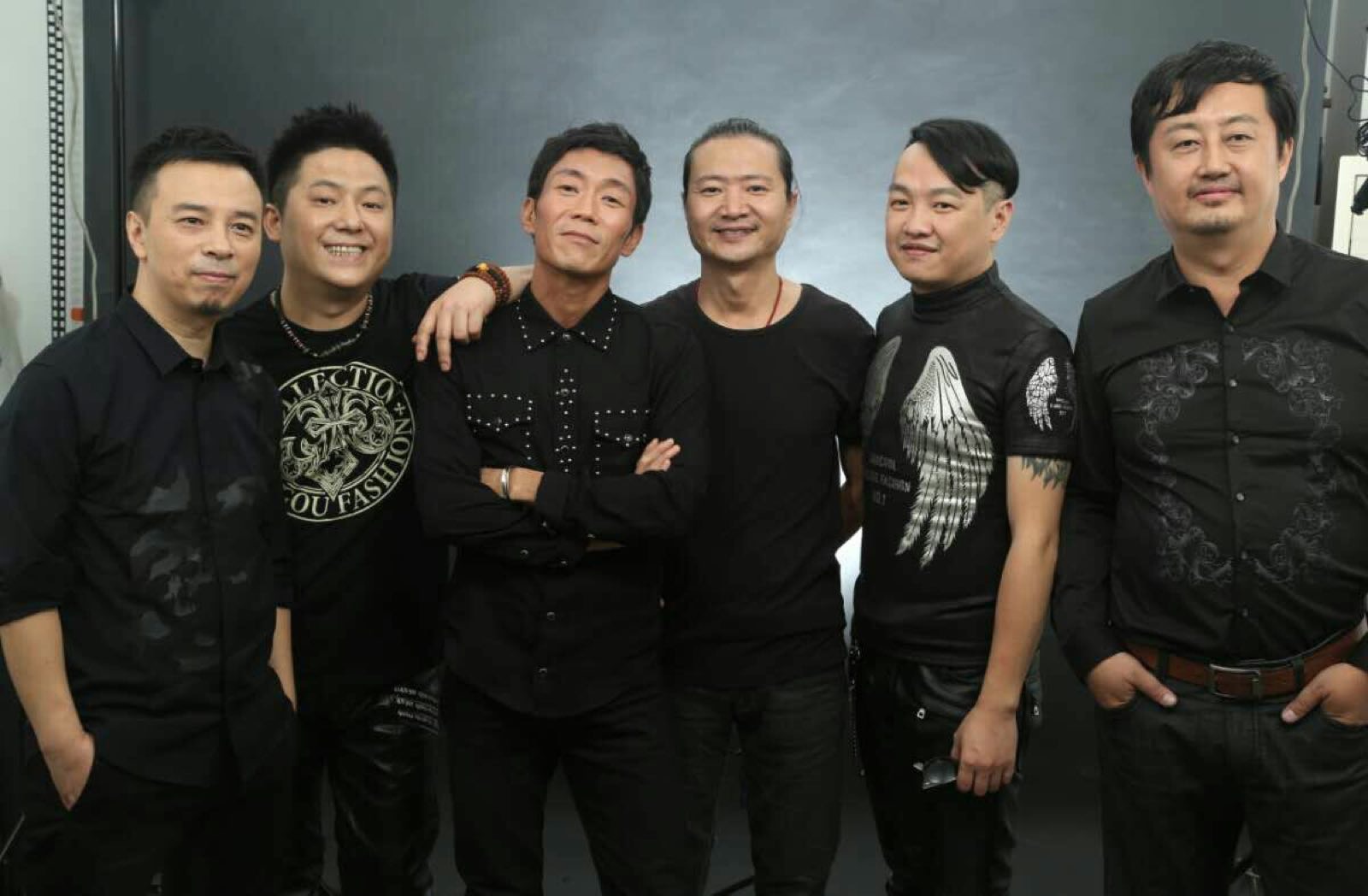 指南针是个乐队,成员包括 a target="_blank" href="/item/刘峥嵘