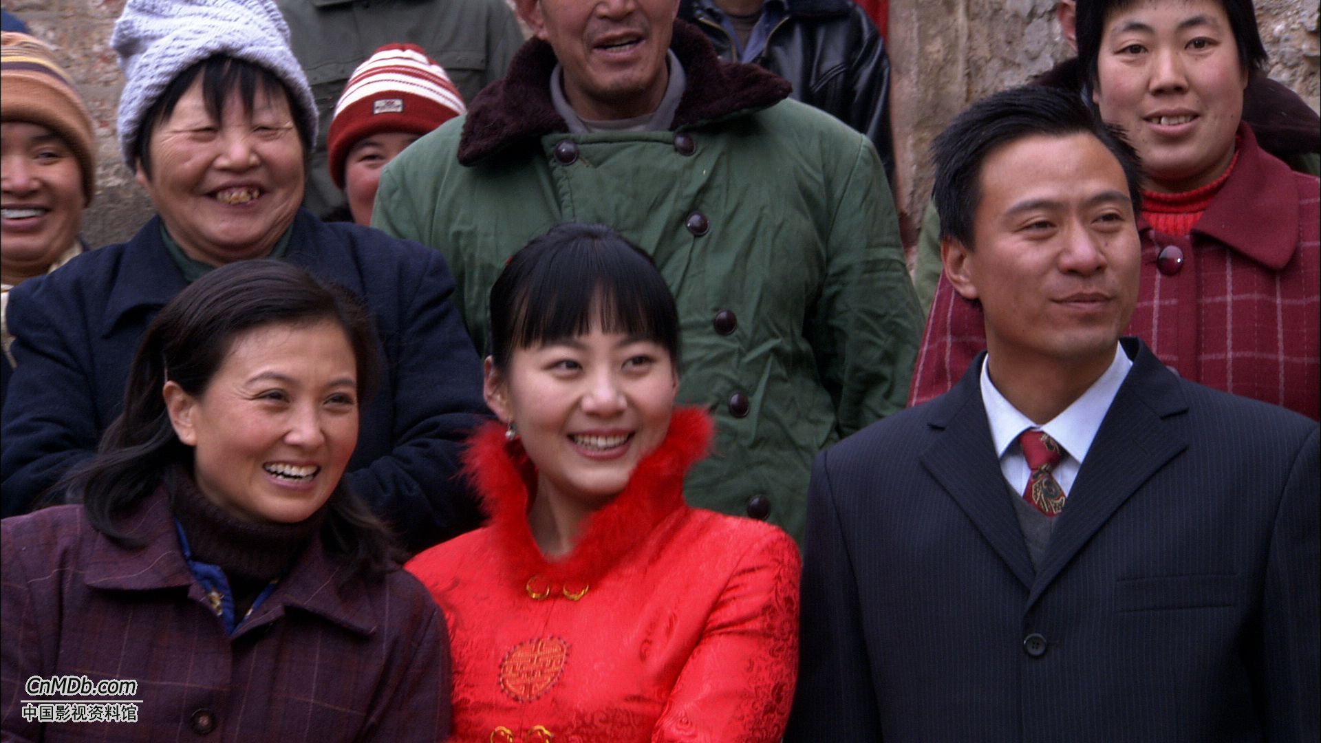 影片讲述了石头村发财致富和女主人翁"柳叶"失而复得的爱情的故事.