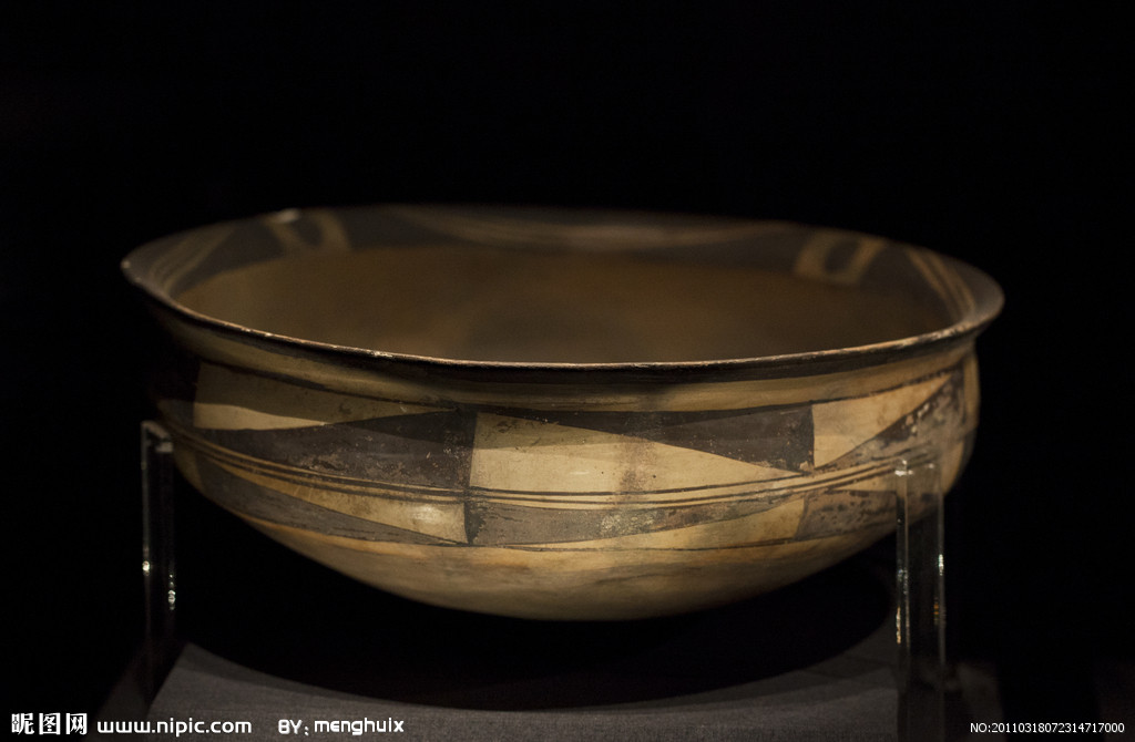 仰韶文化彩陶几何纹盆