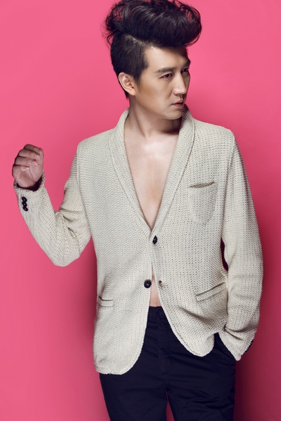  p>任东霖,1980年2月3日出生于辽宁省沈阳市,毕业于辽宁大学中文系