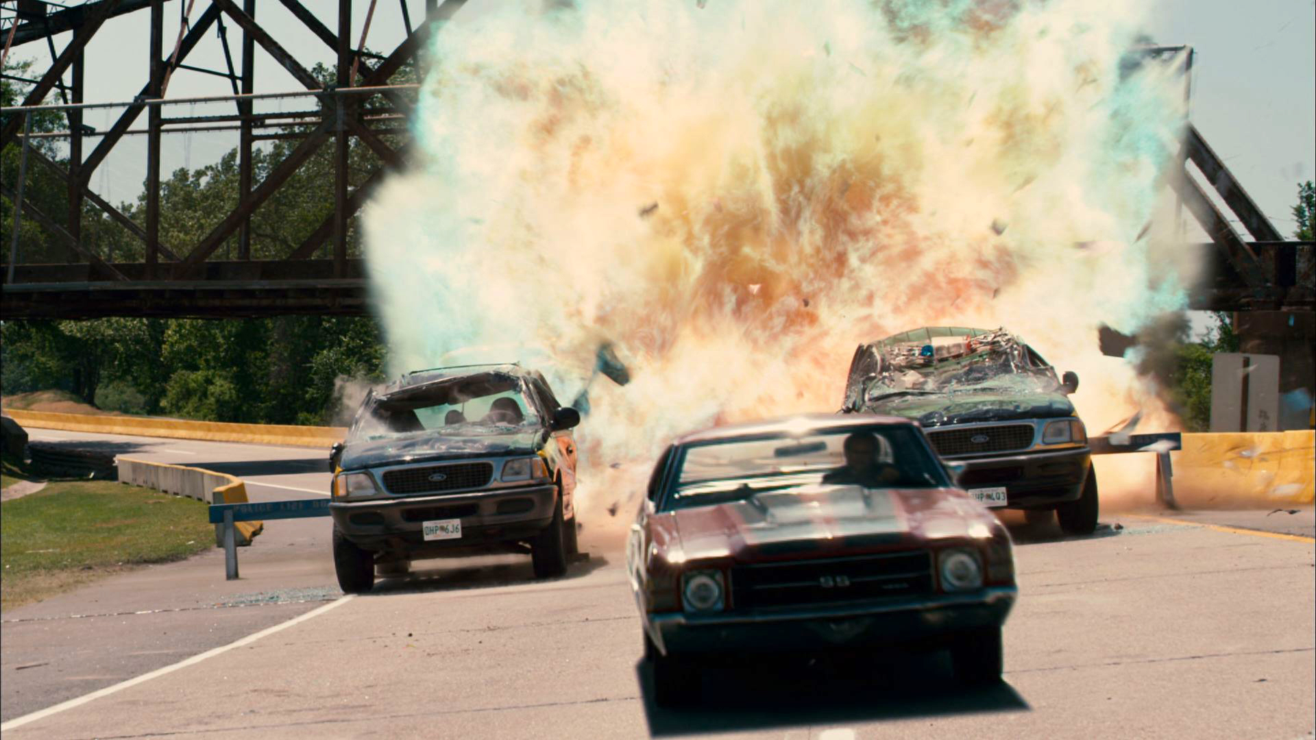  p>《狂暴飞车》是顶峰娱乐2011年上映的一部3d动作电影.