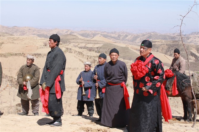  p>《盘龙卧虎高山顶》是由中国电视剧制作中心,陕西省委宣传部,延安