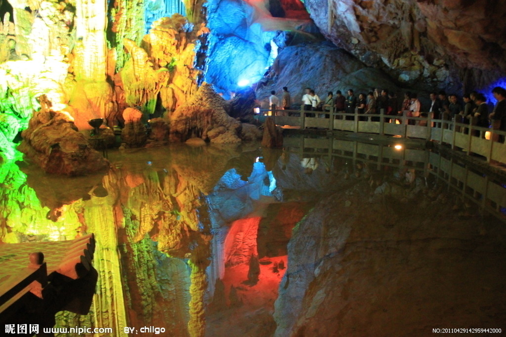  p>银子岩溶洞是典型的 a target="_blank" href="/item/喀斯特地貌