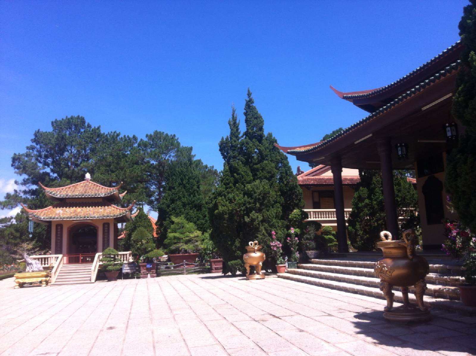  p>竹林禅院是香港市中心区的最大佛寺,位于中国香港的新界之荃湾区