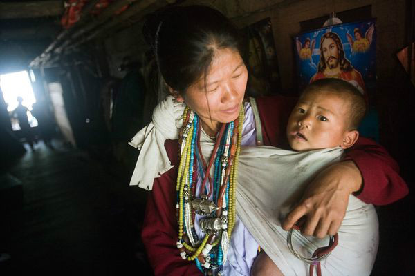  p>克罗(koro)部落的人居住在藏南印占区东卡门县的阿卡人部落周围,讲