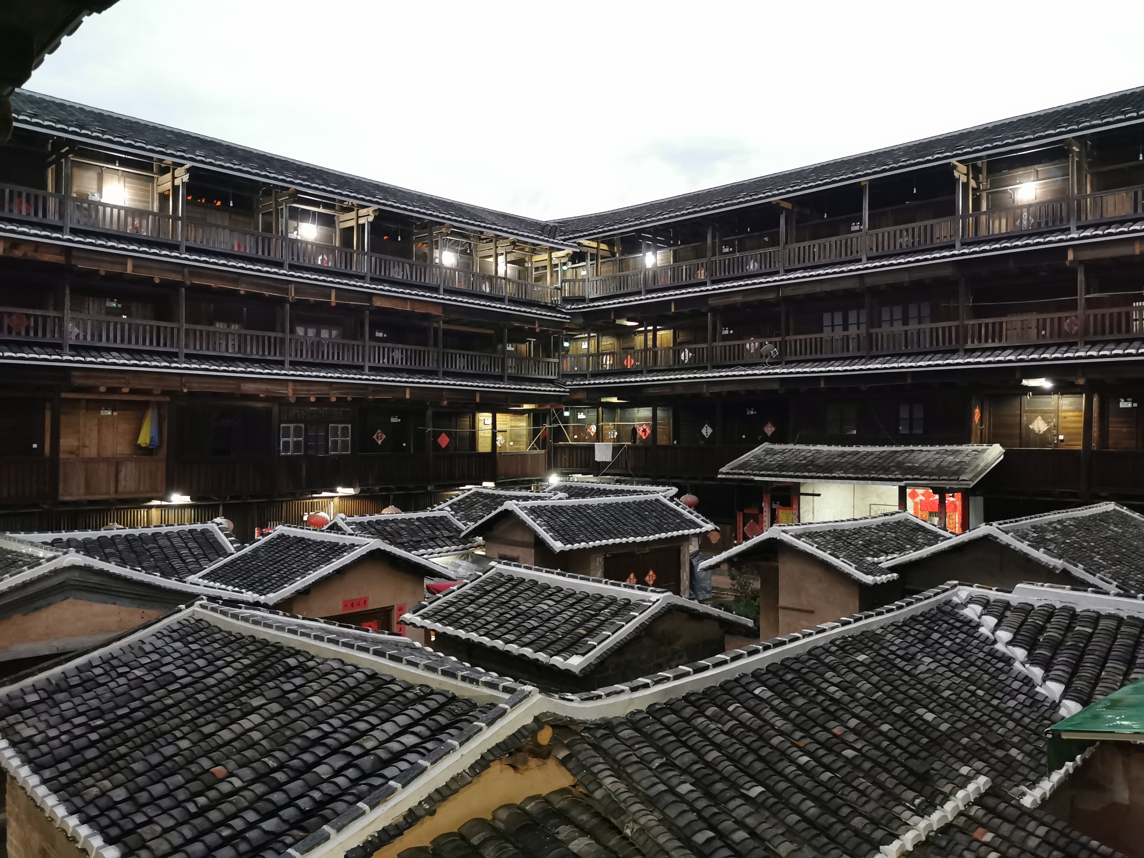 北土楼群位于福建省 a target="_blank" href="/item/龙岩市/608010"