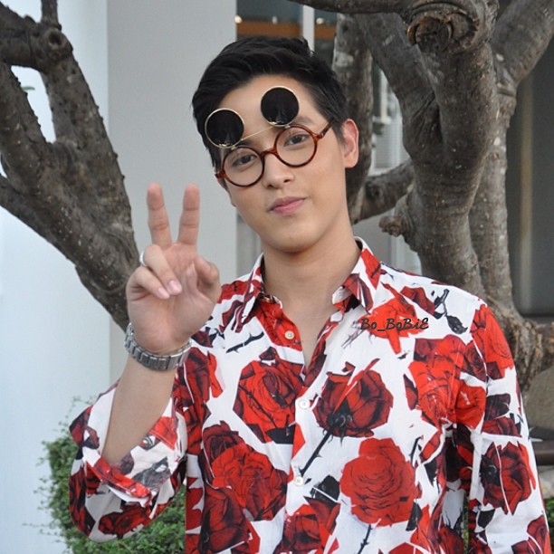 1993年9月19日出生于泰国披集府,泰国男演员,歌手,模特,毕业于 a