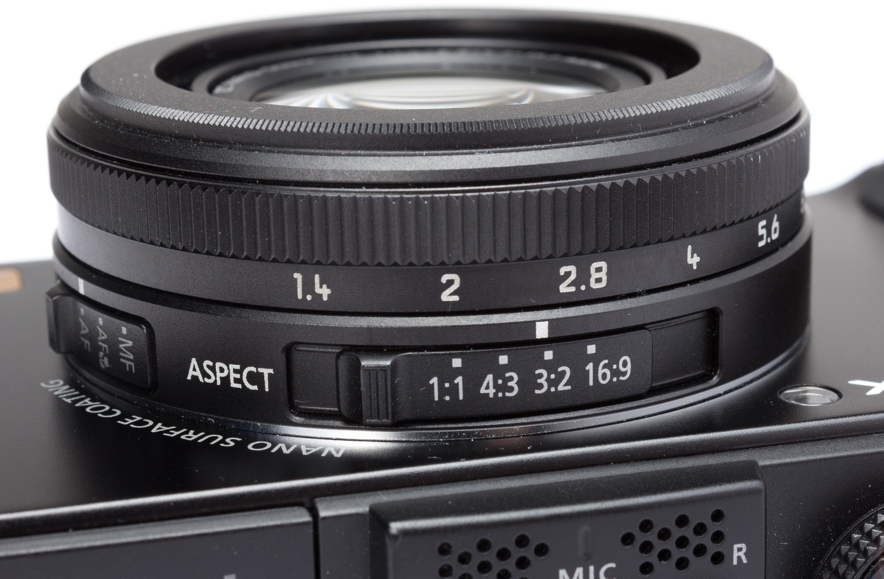  p>松下dmc-lx7具备了与lx5非常接近的经典外观设计,机身紧凑且复古化