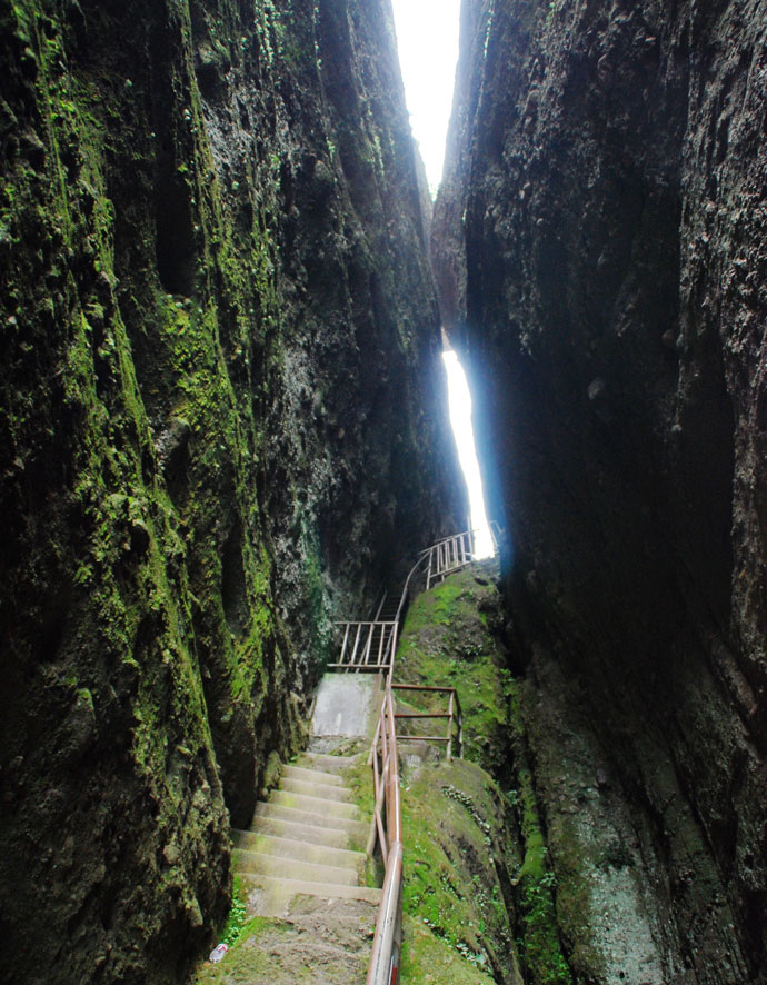  p data-id="gnzl75vz8f">浮盖山位于浦城县盘亭乡柳墩村东面,离县城