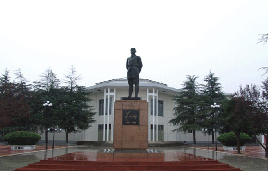  p>彭雪枫纪念馆,位于河南省南阳市镇平县.