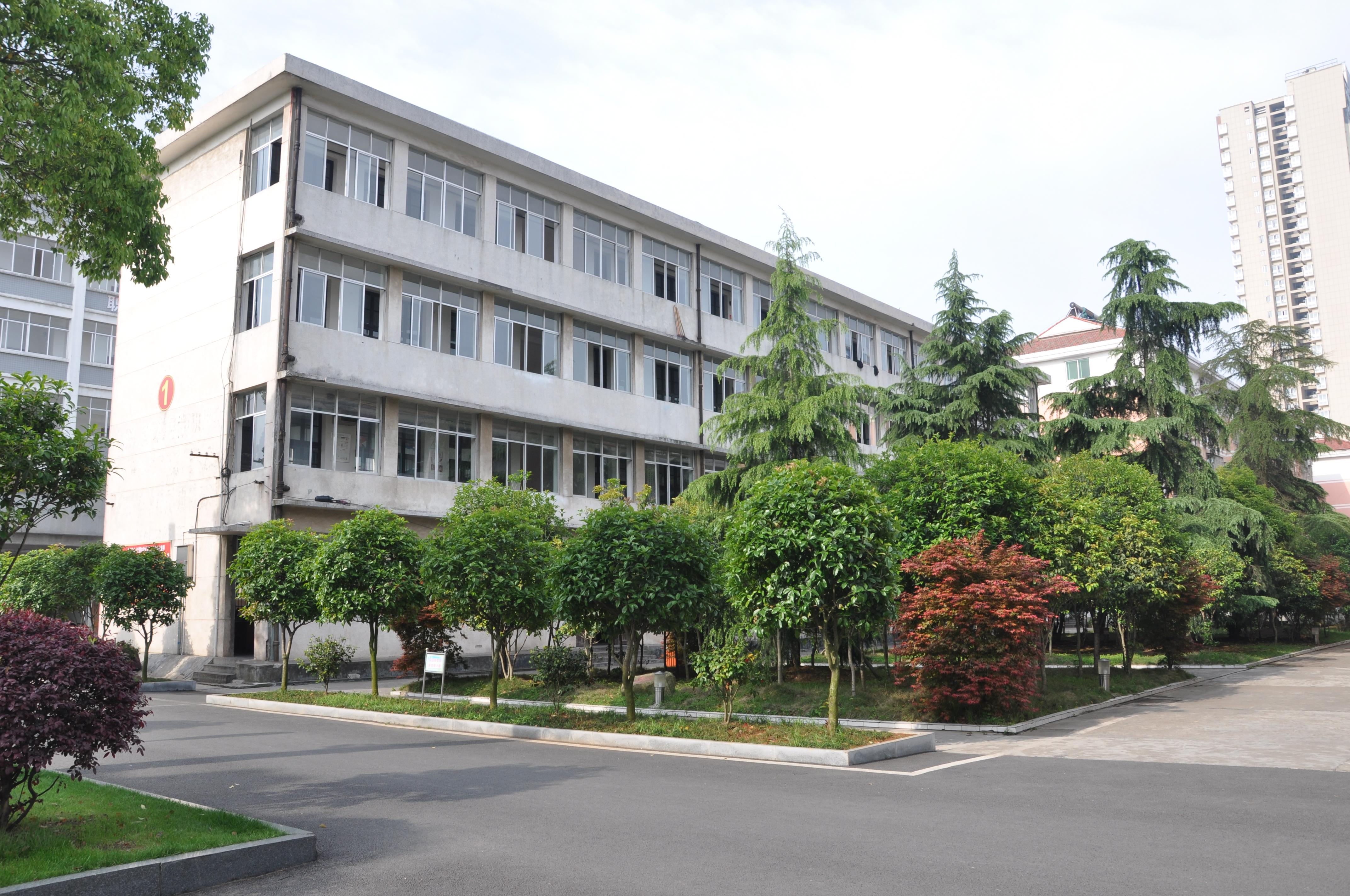 安乡县职业中专