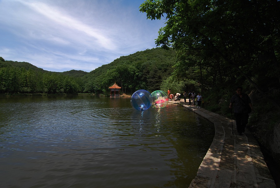 天池山森林公园位于河南嵩县西北部,距古都洛阳,仅98公里,4万亩的景区