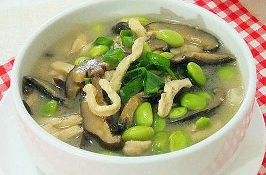 鸡肉蘑菇毛豆汤