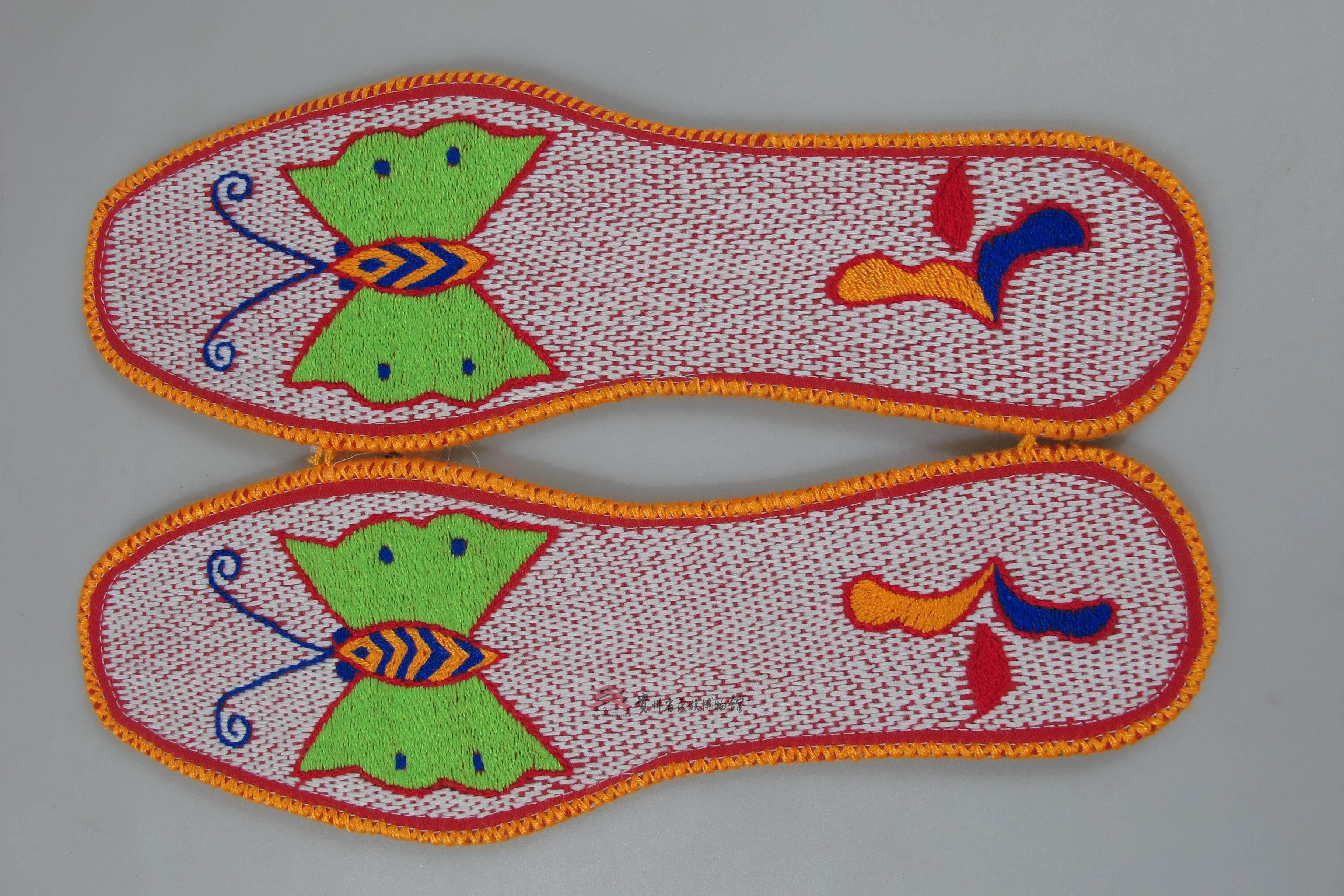 当代平塘毛南族平绣蝴蝶纹鞋垫