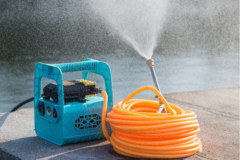  p>微型抽水机,顾名思义指:用于抽取工作介质为水等溶液的小型机器.