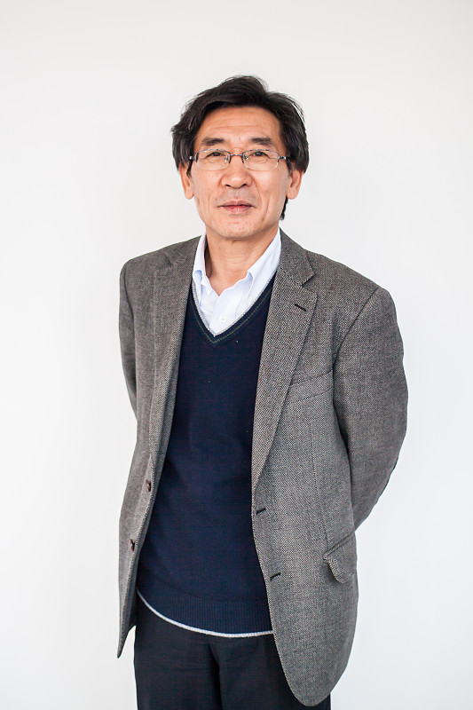  p>薛其坤,汉族,1962年12月生,山东蒙阴人,1984年9月参加工作,中共