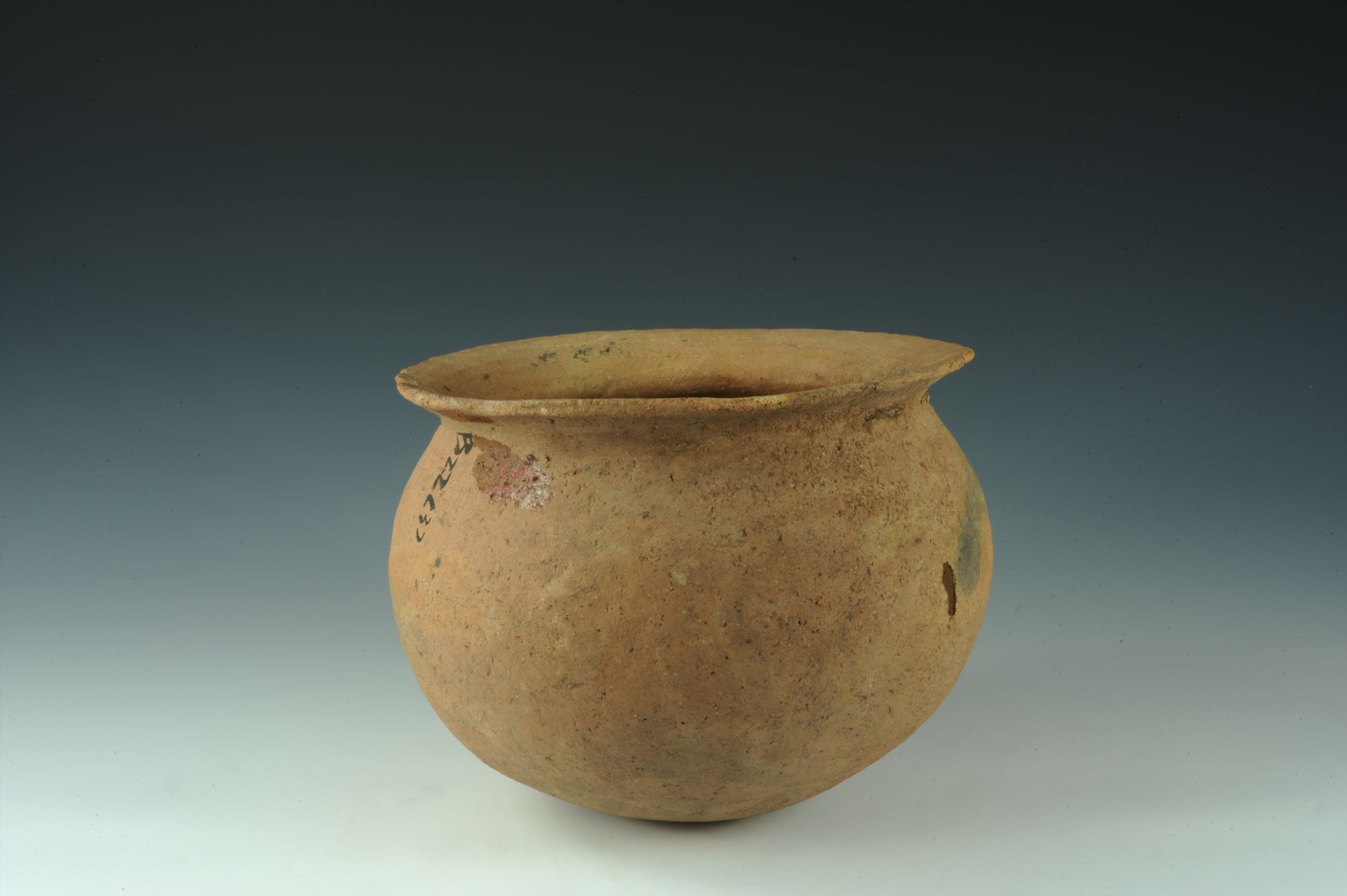 汉代夹砂红陶釜