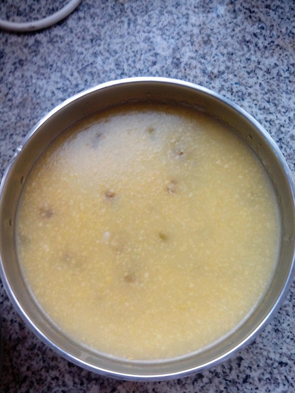  p>绿豆糊涂是以绿豆为主要食材制成的一种著名的传统小吃,有清热解毒