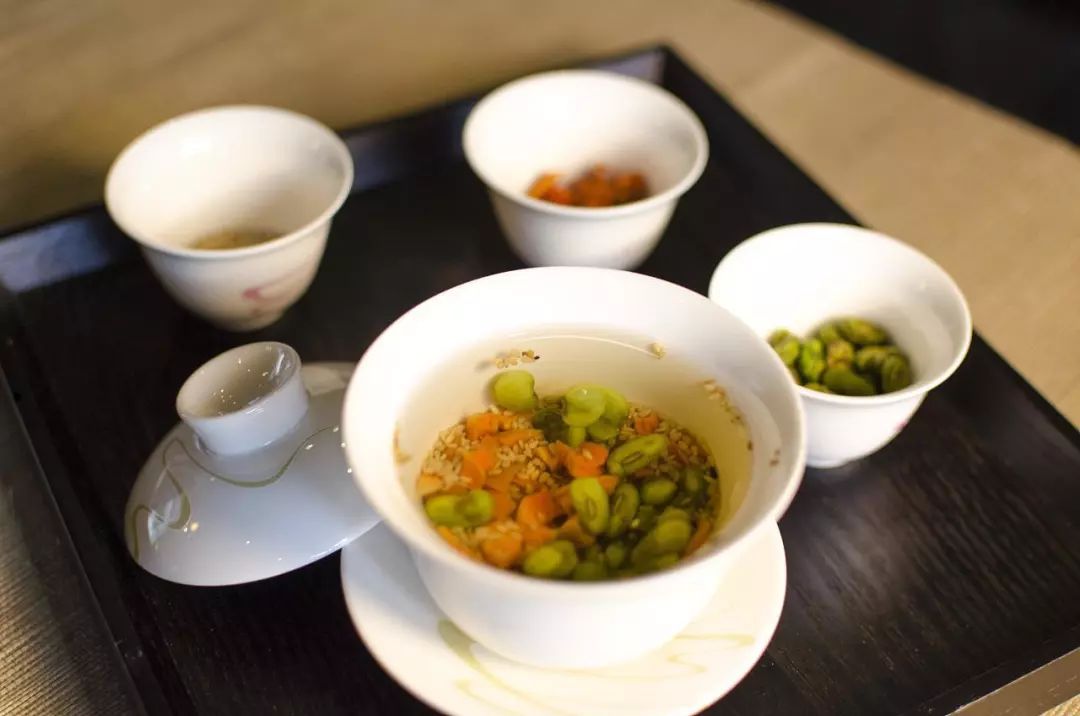  p>青豆茶是江南杭嘉湖一带传统的休闲饮品,早在南宋时就在当时的京城