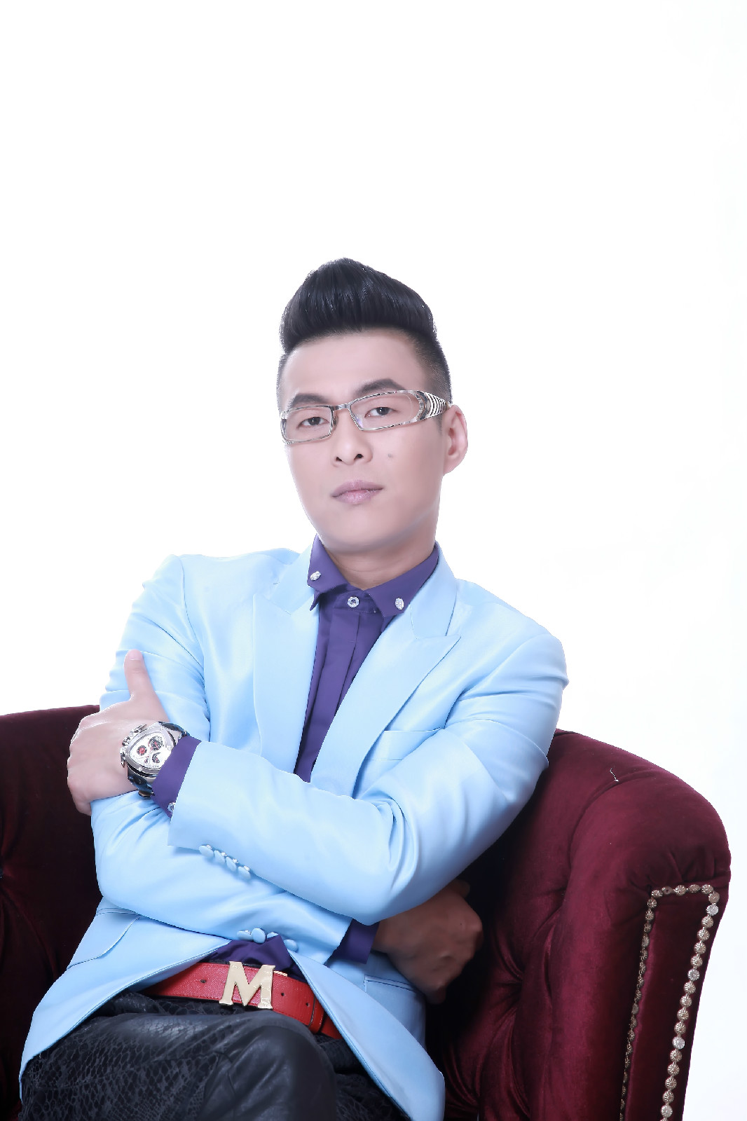  p>易欣,1977年12月10日出生于浙江宁波,中国内地流行乐男歌手.