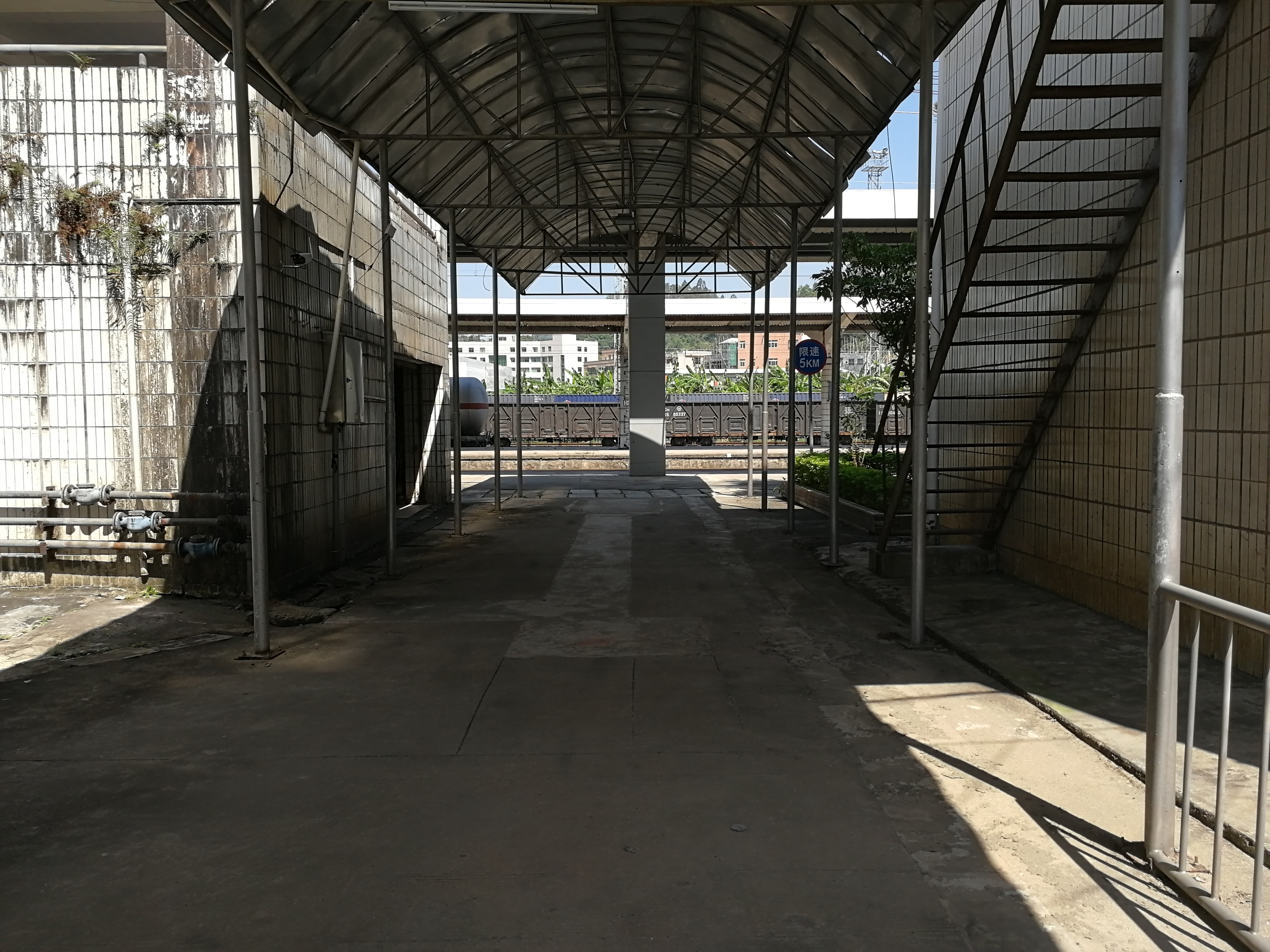 railway station)位于中国广东省惠州市惠城区龙丰街道西部,隶属于