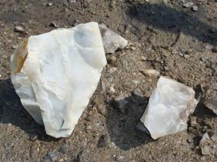  p>鳞石英与石英,方英石等同为sio2的 a target="_blank" href="/item