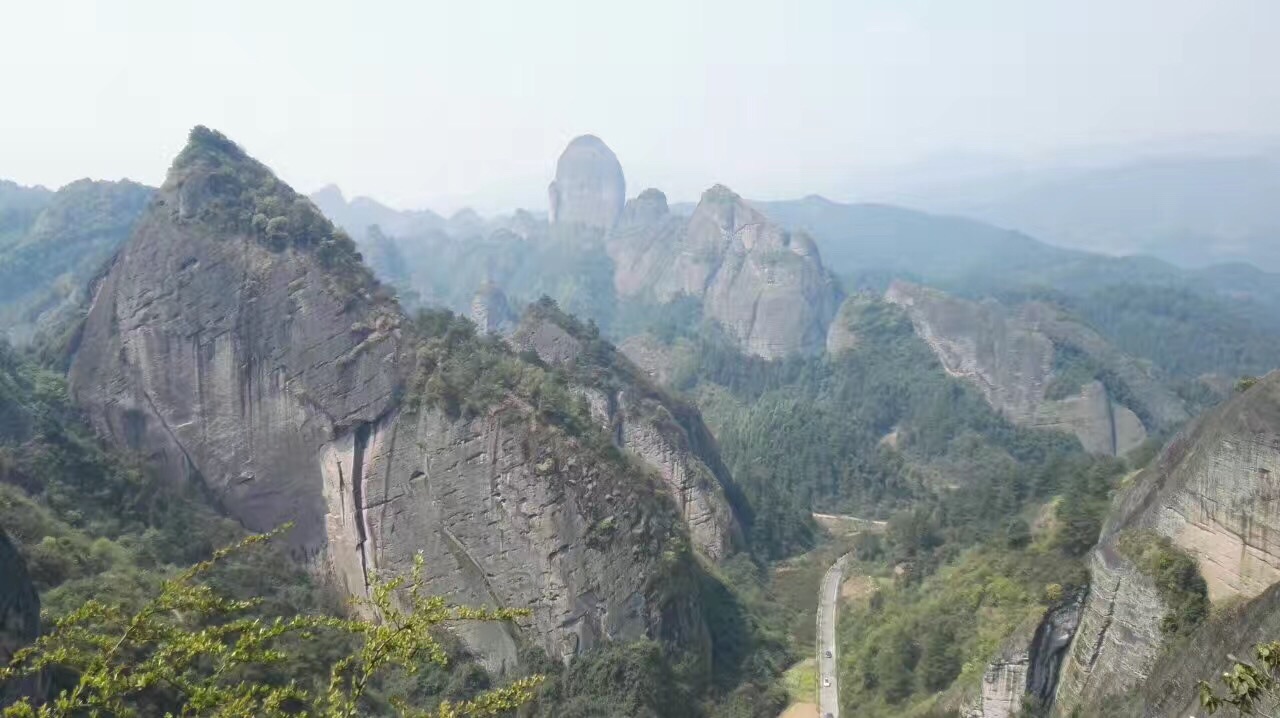  p data-id="u1vitbbemhpc">辣椒峰景区是位于湖南省邵阳市新宁崀山的