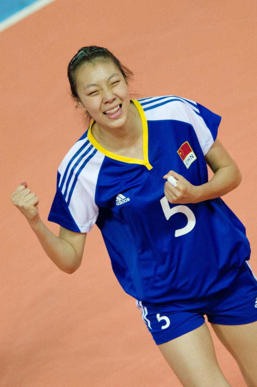  p>王宁,1994年出生,职业是排球运动员,身高191厘米,场上位置是副攻.