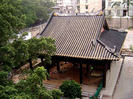  p>万寿寺大殿位于广州增城荔城镇凤凰山南麓.