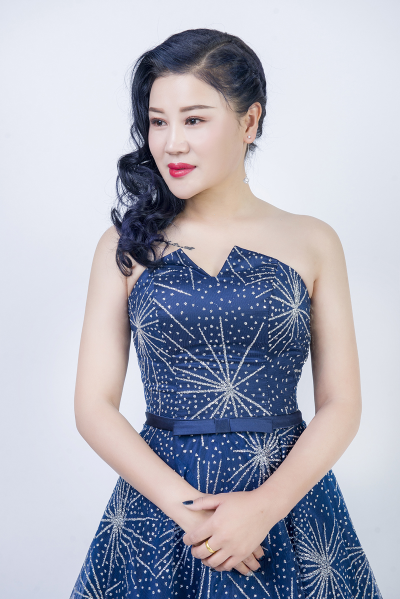  p>段喜凤,女,歌手,甘肃庆阳市人. /p>