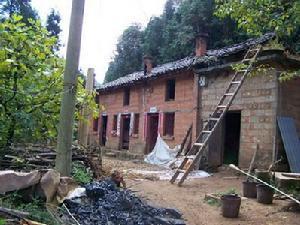 e5ih">沟头村是位于高平市西南20公里处的一座村庄,距马村镇所在地南