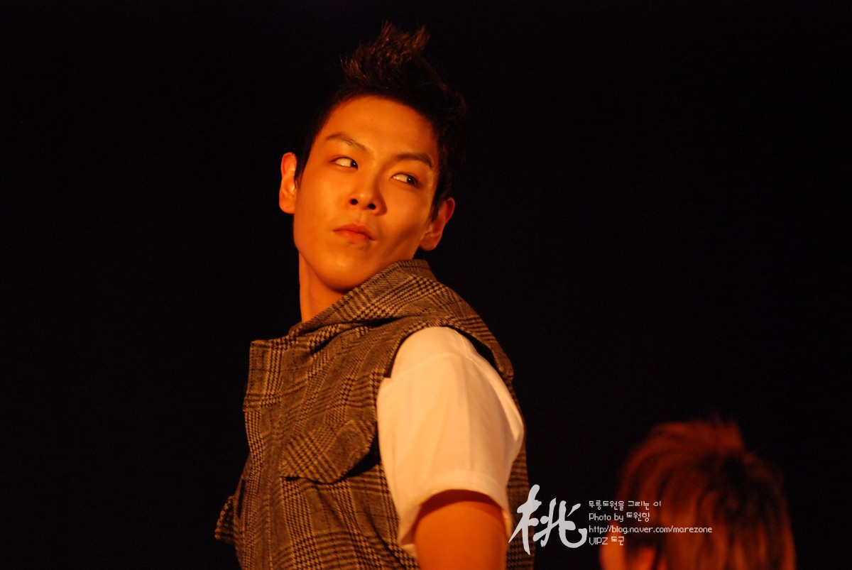  p data-id="gnwi57dmxe">抛媚眼(英文:leer,ogle),俗称放电,也叫眉目