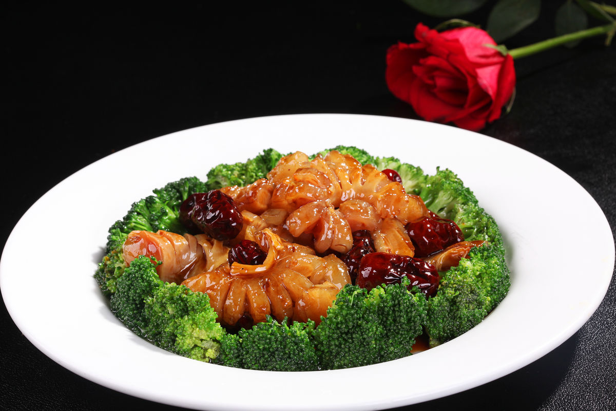  p>红枣煨牛鞭是以牛鞭,红枣为主料制作的药膳.  /p>