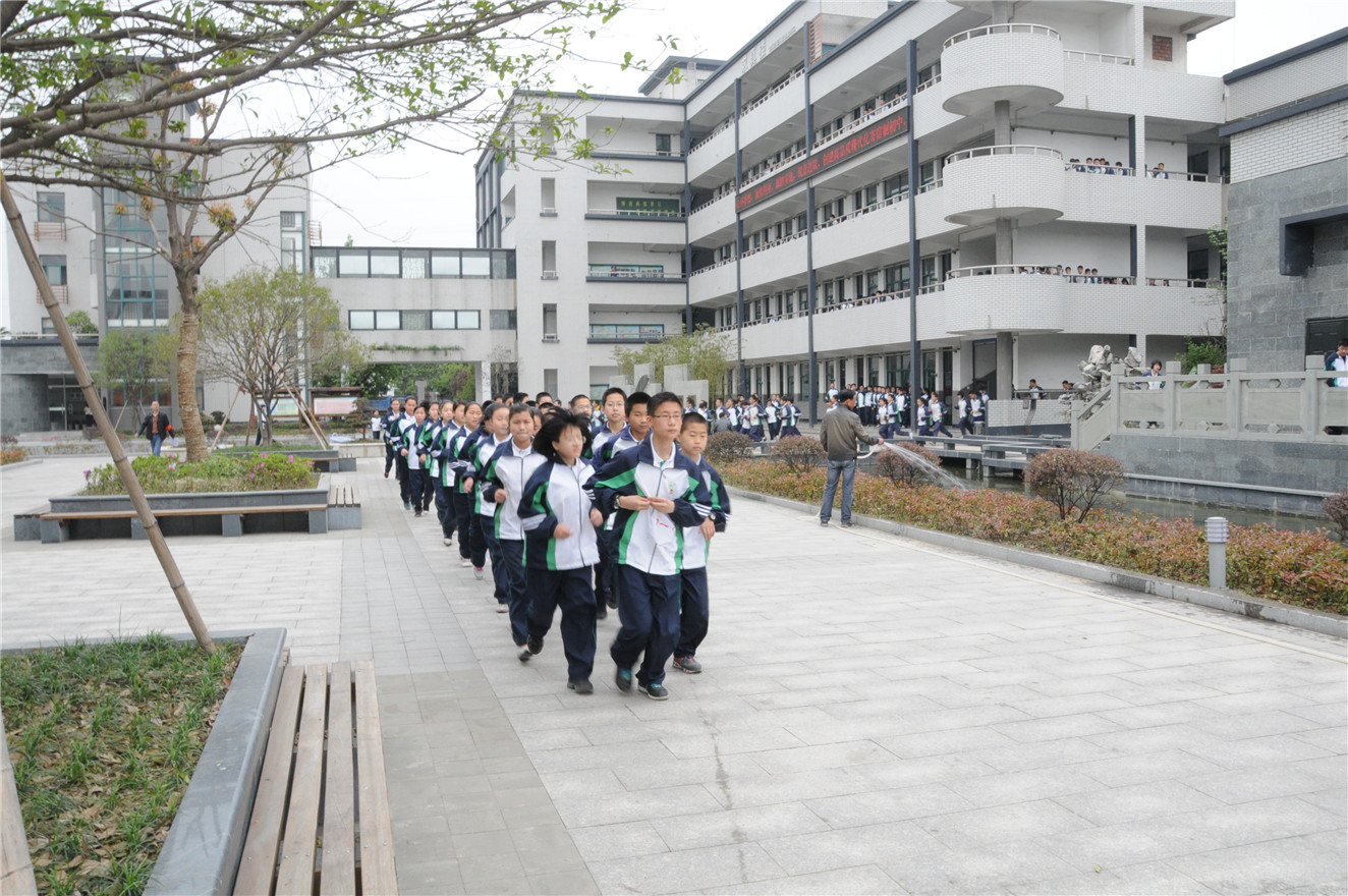  p>浙江省杭州康桥中学始建于1968年5月,学校 a target="_blank" href