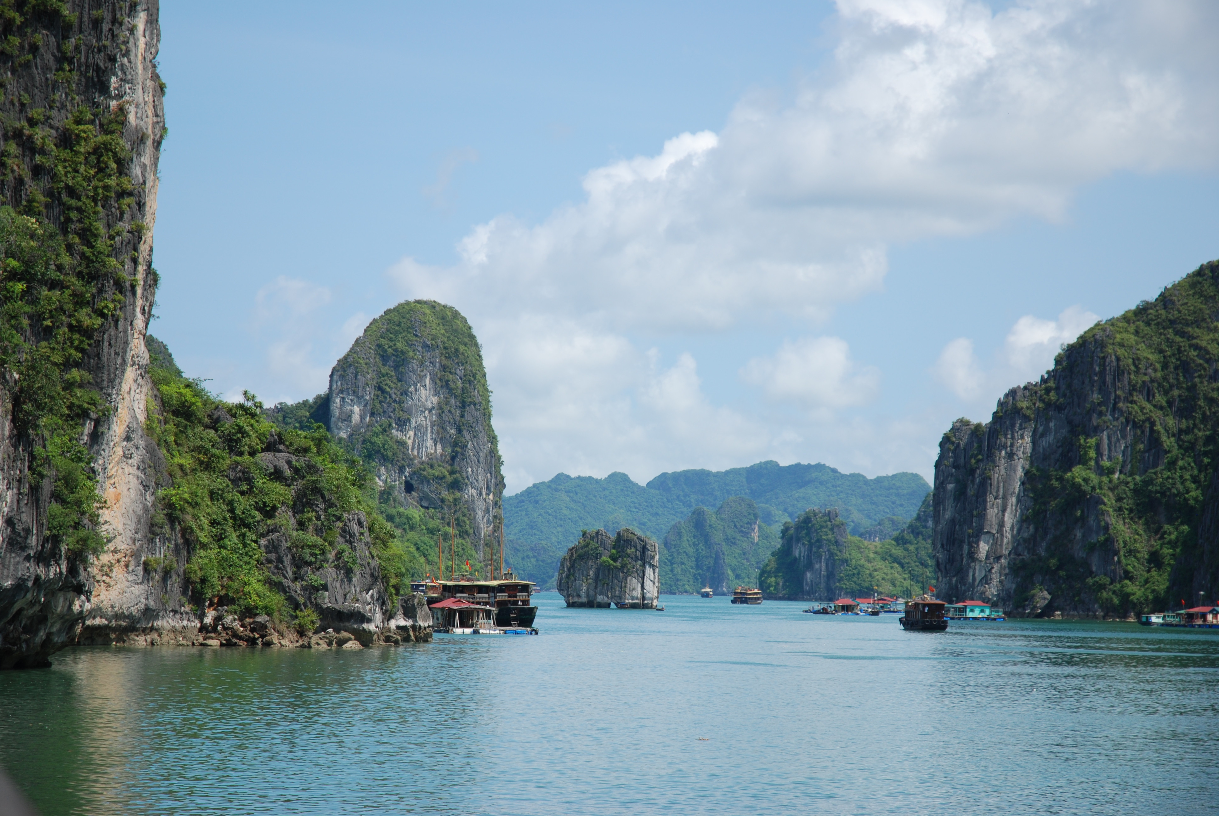  p>下龙湾,是 a target="_blank" href="/item/越南/155278" data