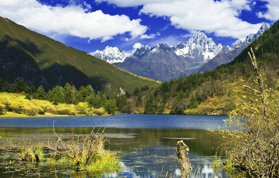  p>康定情歌(木格措)风景区坐落于贡嘎山脉中段,距离 a target="