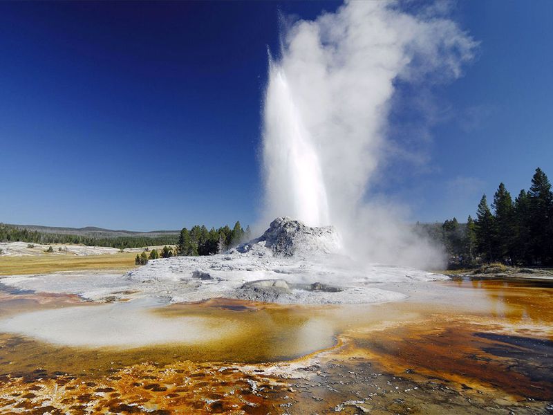 data-lemmaid="2047785">老忠实喷泉 /a>是美国黄石公园中最负盛名的