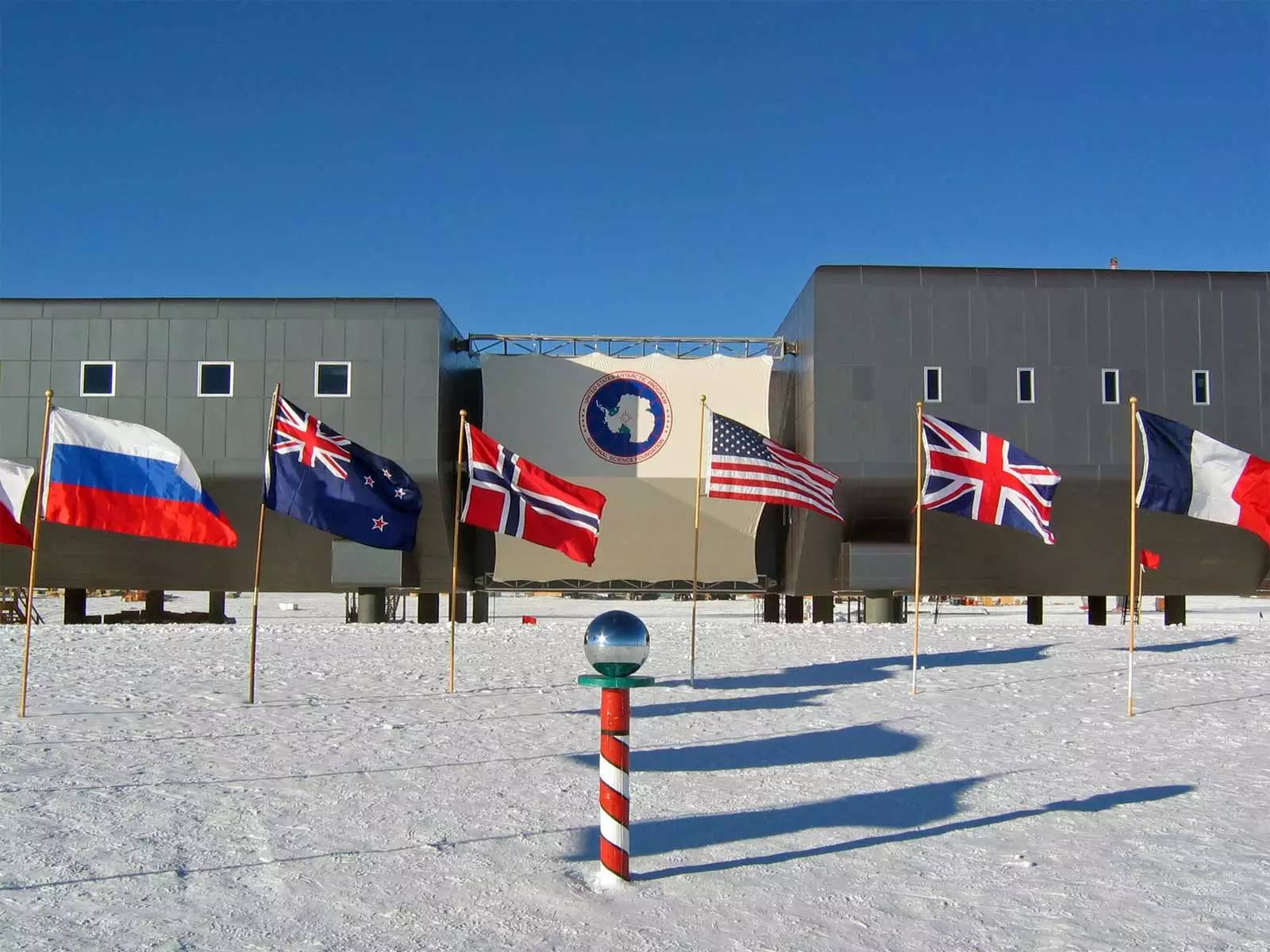  p>阿蒙森—斯科特站(英语:amundsen-scott south pole station)是