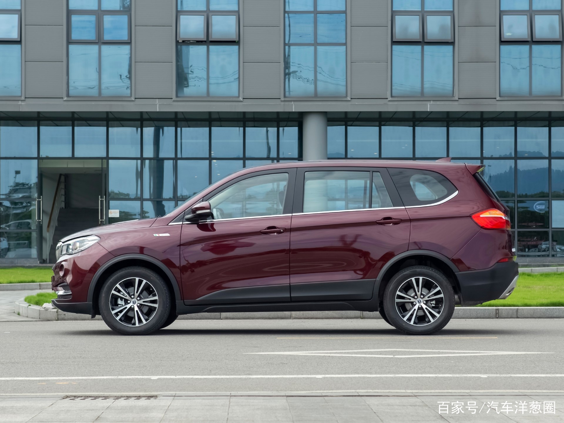 售价8.49万元/可提供7座布局 SWM斯威X7新增一款车型_百科TA说