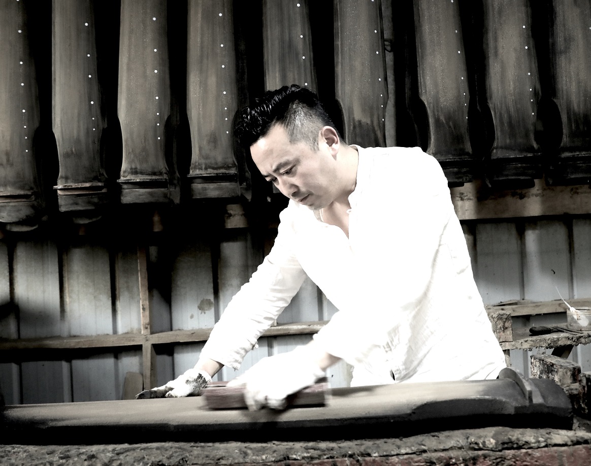 强龙安,男,斫琴师,扬州市邗江公道龙琴坊