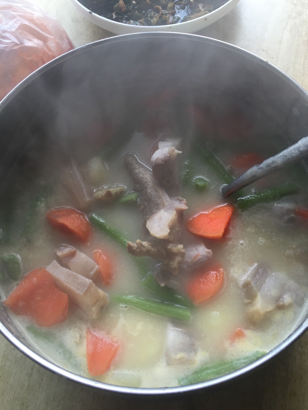 猪骨杂菜汤