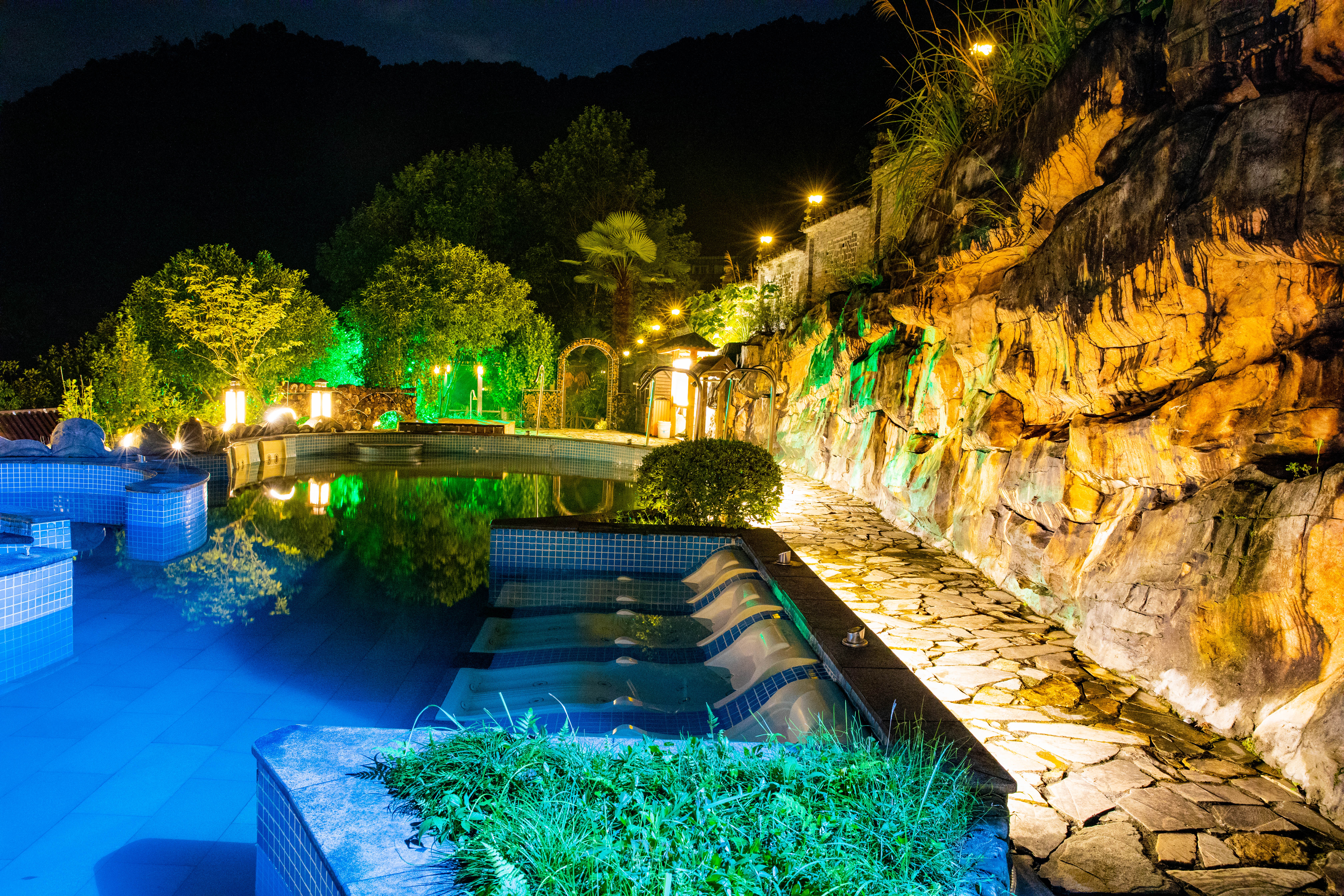 玉龙山氡泉度假村